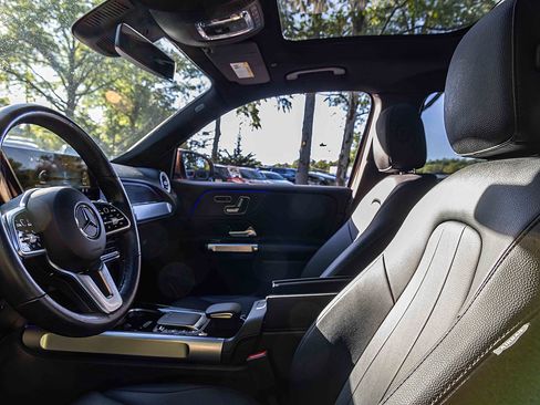 Used 2023 Mercedes-Benz GLB 250 4MATIC image 8