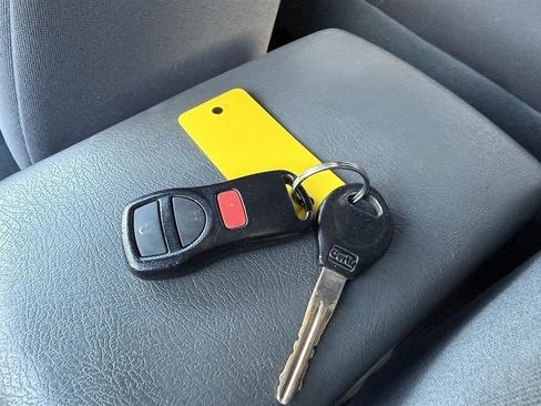 Used 2002 Nissan Frontier XE image 28