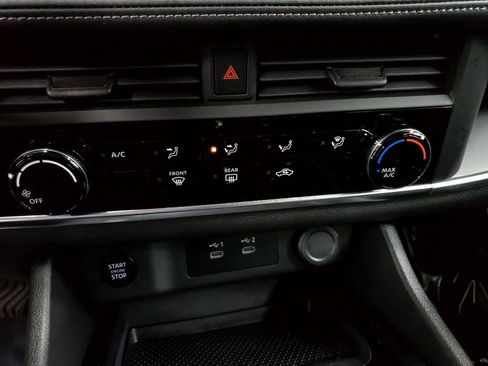 Used 2024 Nissan Rogue S image 16