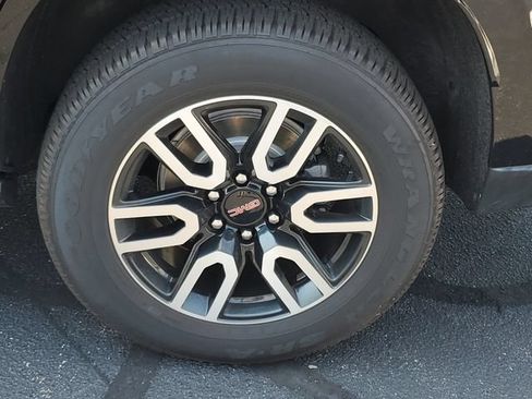 Used 2023 GMC Yukon AT4 w/ AT4 Premium Package AWD/4WD image 34