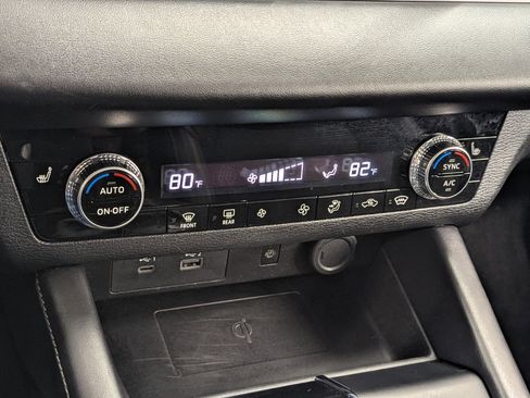 Used 2024 Mitsubishi Outlander SE image 26