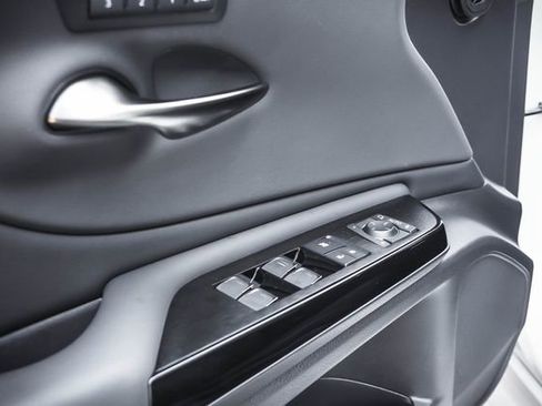 Used 2025 Lexus ES 300h w/ Premium Package image 11