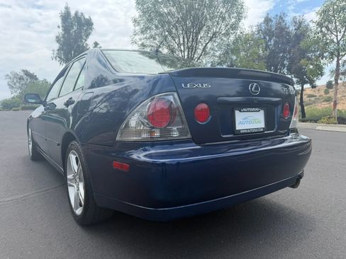 Used 2005 Lexus IS 300 RWD image 3