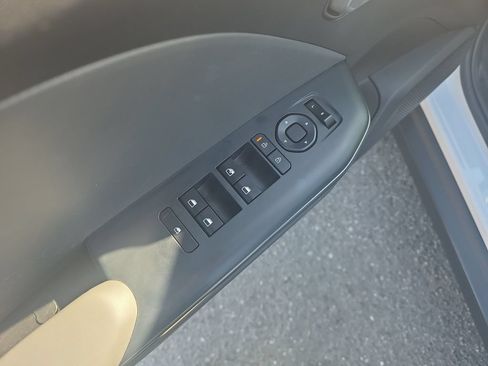 Used 2025 Kia K4 FWD image 11
