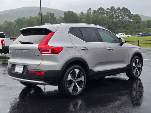 Used 2024 Volvo XC40 B5 Plus AWD/4WD image 5