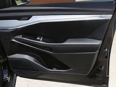 Used 2024 Jeep Wagoneer Launch Edition image 27