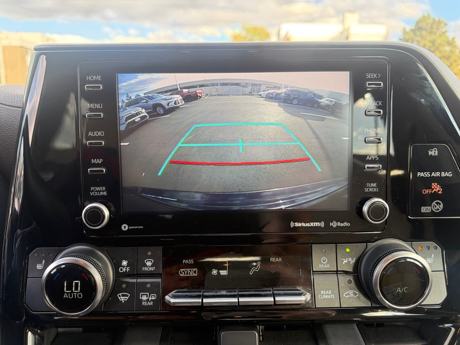 Used 2021 Toyota Highlander XLE FWD image 27