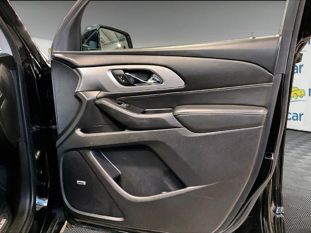 Used 2019 Chevrolet Traverse LT w/ LT Premium Package AWD/4WD image 12