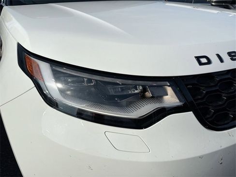 Used 2025 Land Rover Discovery Dynamic SE image 12