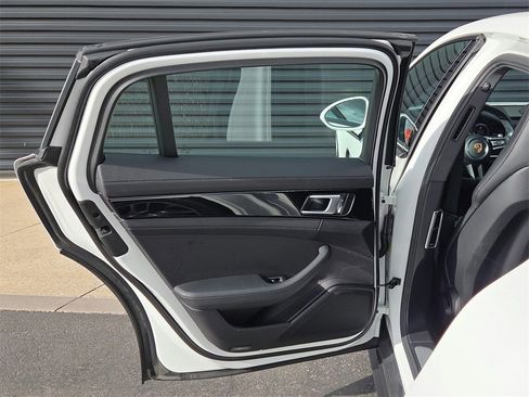 Used 2022 Porsche Panamera 4 image 17