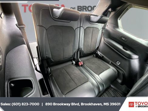 Used 2023 Jeep Grand Cherokee L Laredo AWD/4WD image 21
