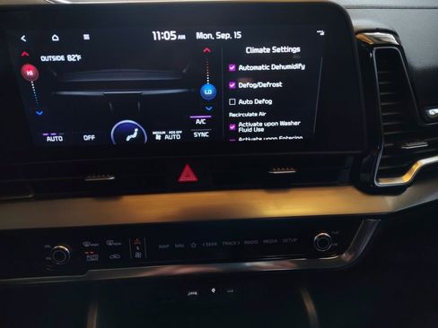 Used 2023 Kia Sportage EX image 4