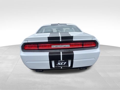 Used 2012 Dodge Challenger R/T RWD image 4