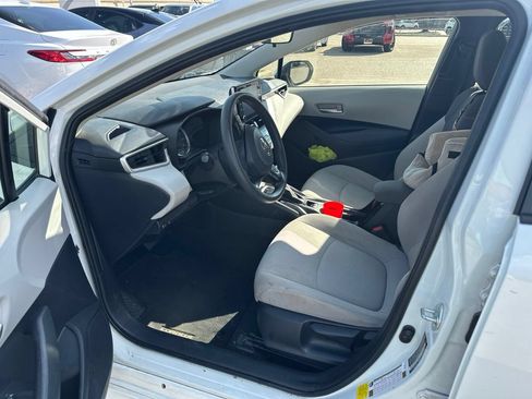 Used 2020 Toyota Corolla LE FWD image 3