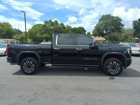 Used 2025 GMC Sierra 3500 Denali Ultimate AWD/4WD image 8