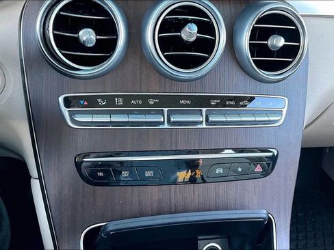 Used 2021 Mercedes-Benz GLC 300 4MATIC image 31