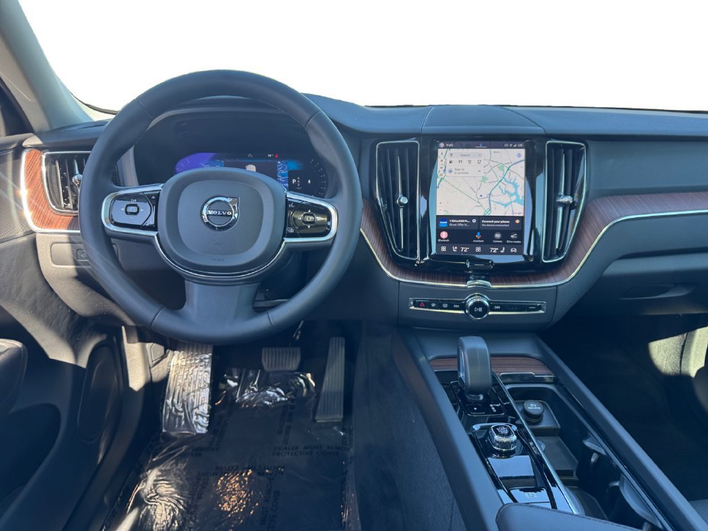 Certified 2024 Volvo XC60 B5 Plus AWD/4WD image 27