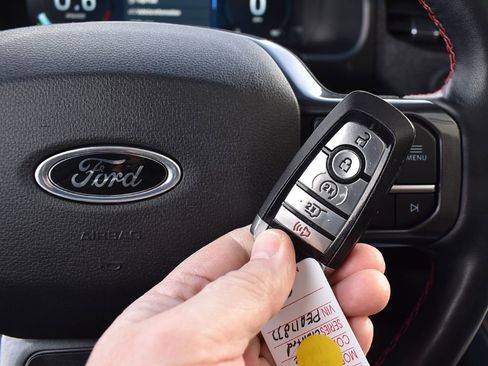 Used 2023 Ford Expedition Limited image 12