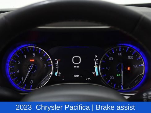 Used 2023 Chrysler Pacifica Touring-L FWD image 13