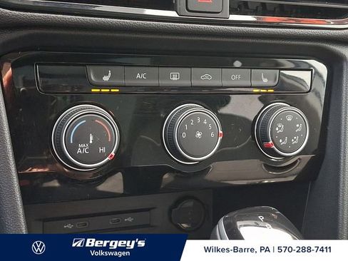 Certified 2023 Volkswagen Taos SE w/ Panoramic Sunroof Package image 19