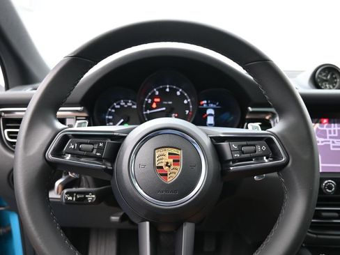 Used 2023 Porsche Macan image 9