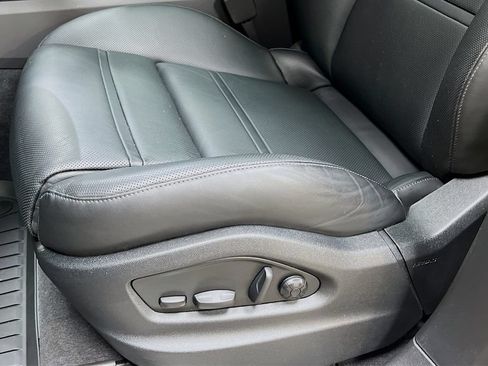 Certified 2025 Porsche Cayenne E-Hybrid Coupe AWD/4WD image 22