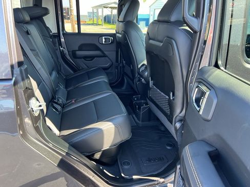 New 2025 Jeep Gladiator Sport image 19