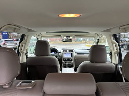 Used 2018 Lexus GX 460 w/ Navigation Package image 24