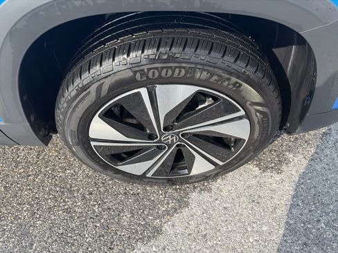 New 2025 Volkswagen Taos SE image 23