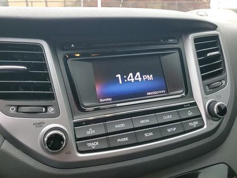 Used 2017 Hyundai Tucson SE image 18