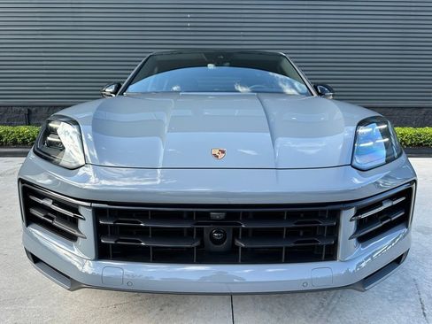 Used 2025 Porsche Cayenne S image 8