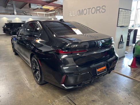 Used 2025 BMW i7 xDrive60 w/ Executive Package image 2