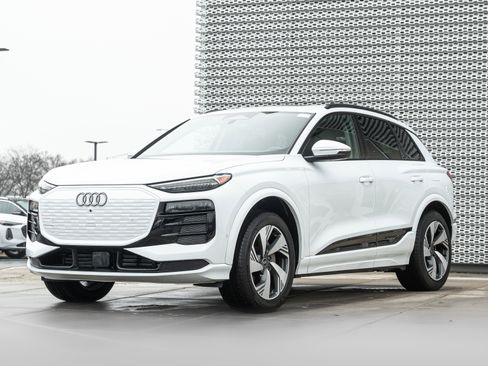 Used 2025 Audi Q6 e-tron Premium Plus w/ Premium Plus image 7