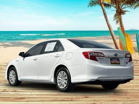 Used 2014 Toyota Camry LE image 4