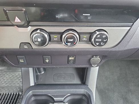 Used 2017 Toyota Tacoma TRD Sport w/ Tow Package RWD image 25