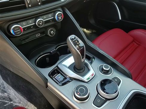 Used 2023 Alfa Romeo Giulia Veloce image 36