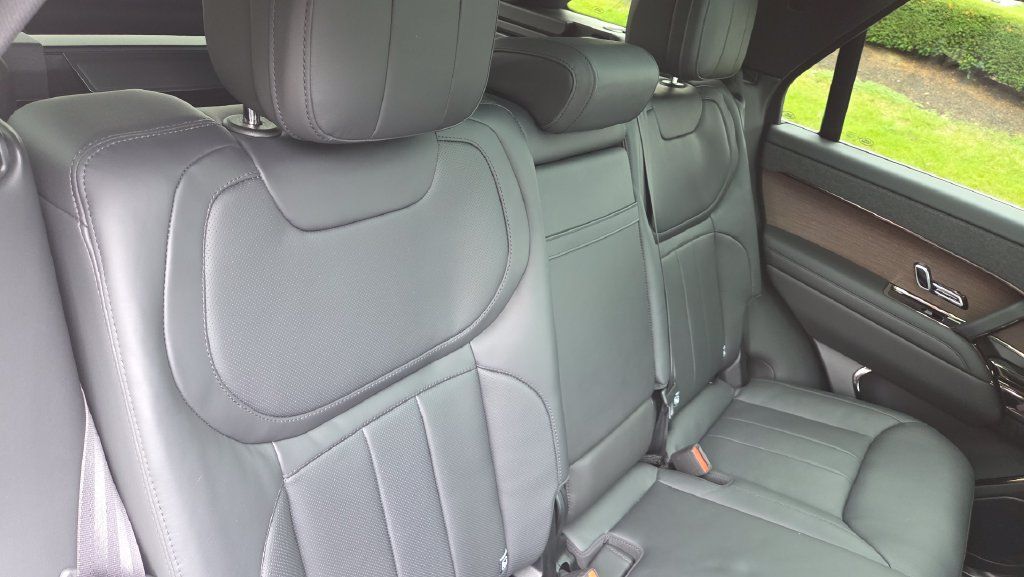Used 2024 Land Rover Range Rover Sport SE AWD/4WD image 15