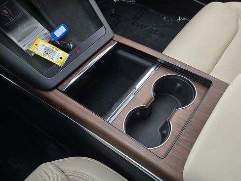 Used 2022 Tesla Model S image 18