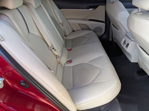 Used 2022 Toyota Camry XLE image 13