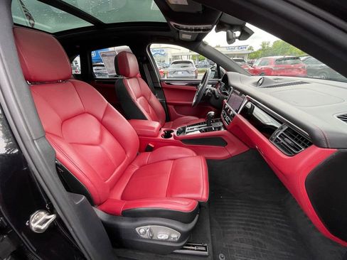 Used 2024 Porsche Macan AWD/4WD image 32