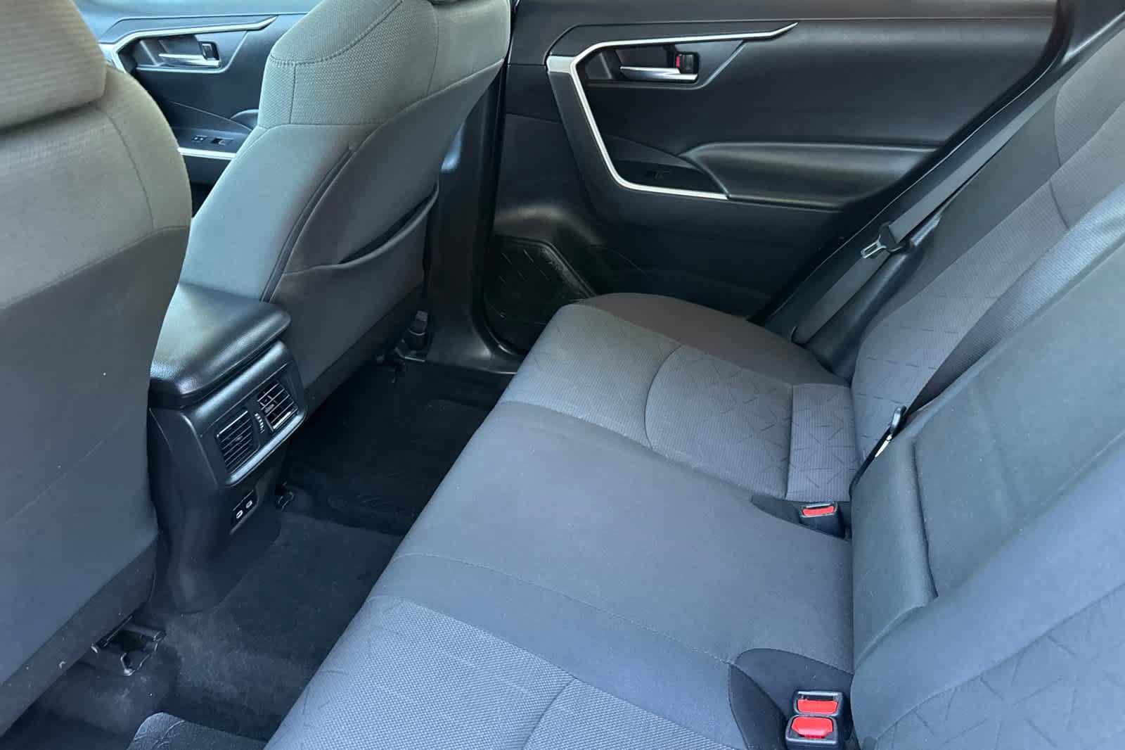Used 2024 Toyota RAV4 XLE FWD image 4