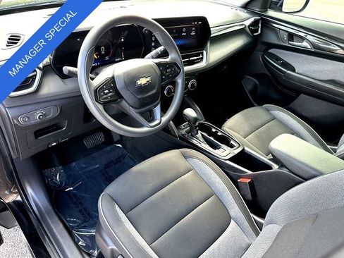 Used 2025 Chevrolet TrailBlazer LT AWD/4WD image 13