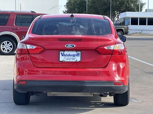 Used 2014 Ford Focus SE FWD image 5