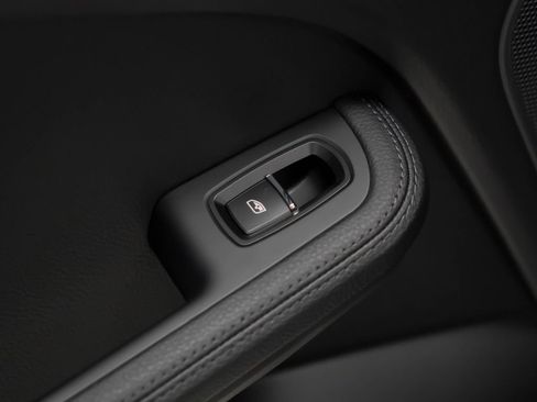 Certified 2026 Porsche Macan AWD/4WD image 16