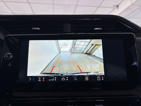 Used 2025 GMC Sierra 1500 AT4 w/ Technology Package AWD/4WD image 23