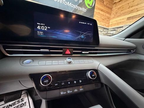 Used 2024 Hyundai Elantra SEL FWD image 20