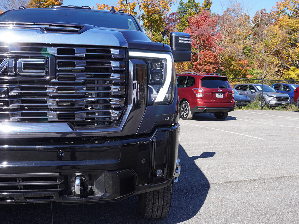 Used 2025 GMC Sierra 3500 Denali w/ Denali Reserve Package AWD/4WD image 18