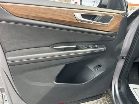 Used 2024 Volkswagen Atlas SE image 11