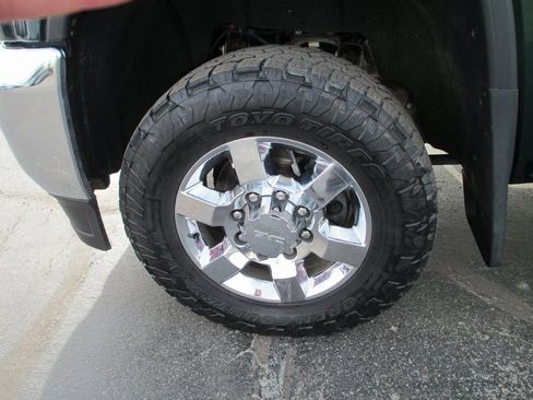 Used 2015 GMC Sierra 2500 SLT w/ Suspension Package, Off-Road image 12