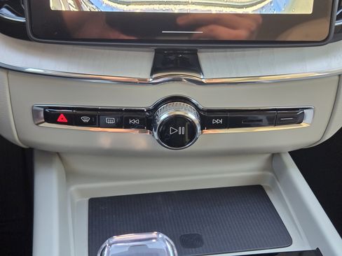 New 2026 Volvo XC60 B5 Ultra w/ Climate Package image 22